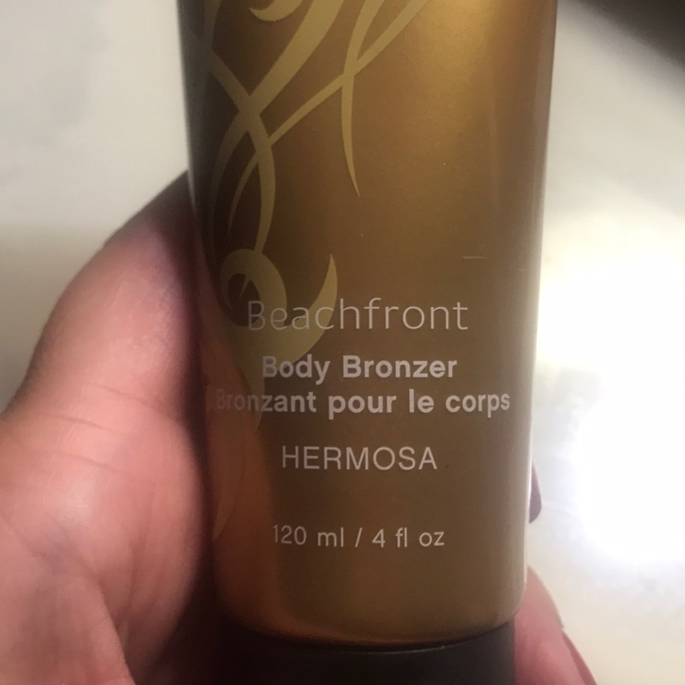 Younique Bronzer “New”